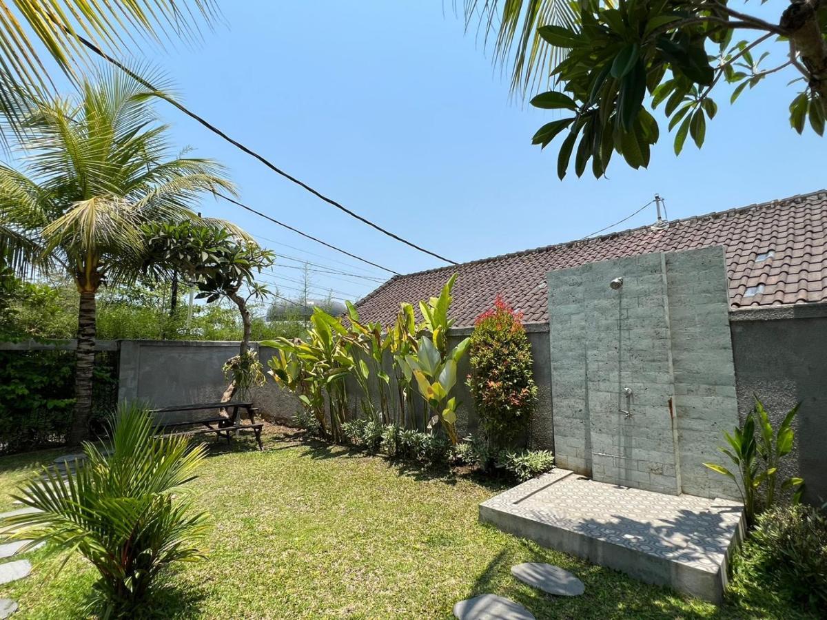 Cg Guesthouse Canggu Exteriör bild