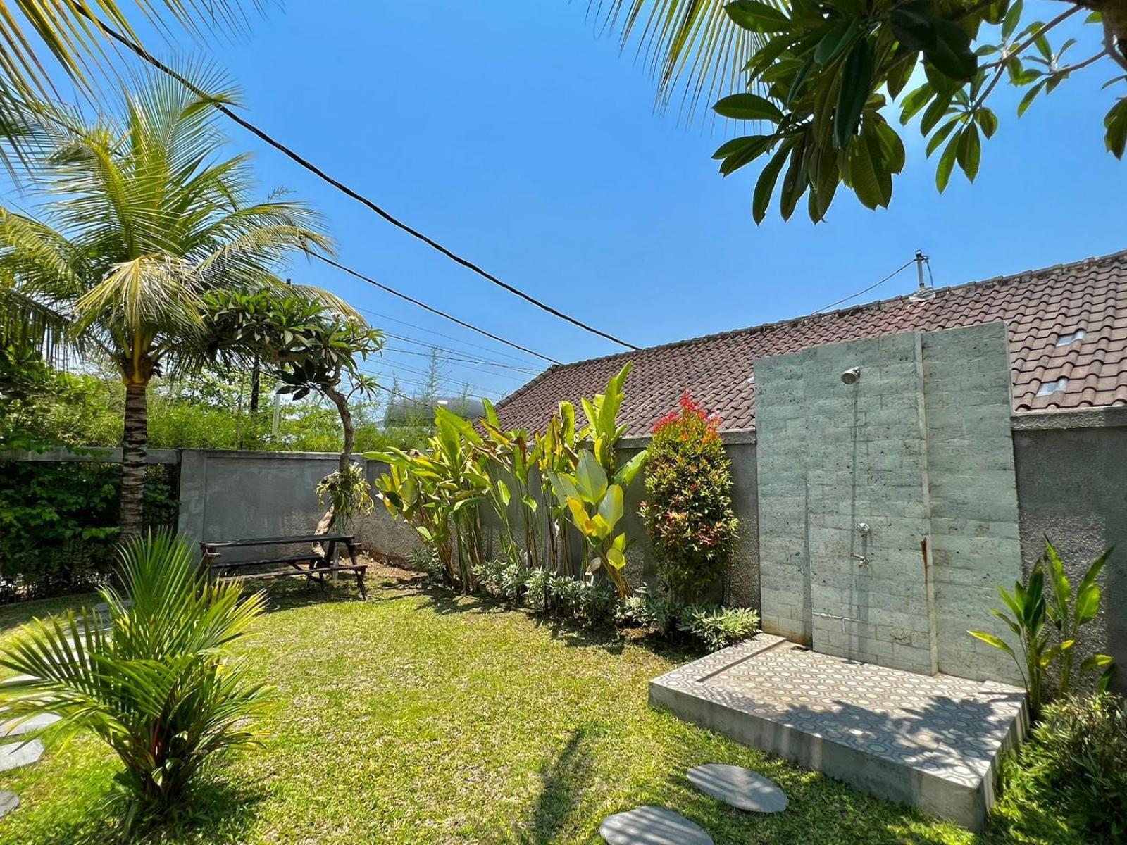 Cg Guesthouse Canggu Exteriör bild